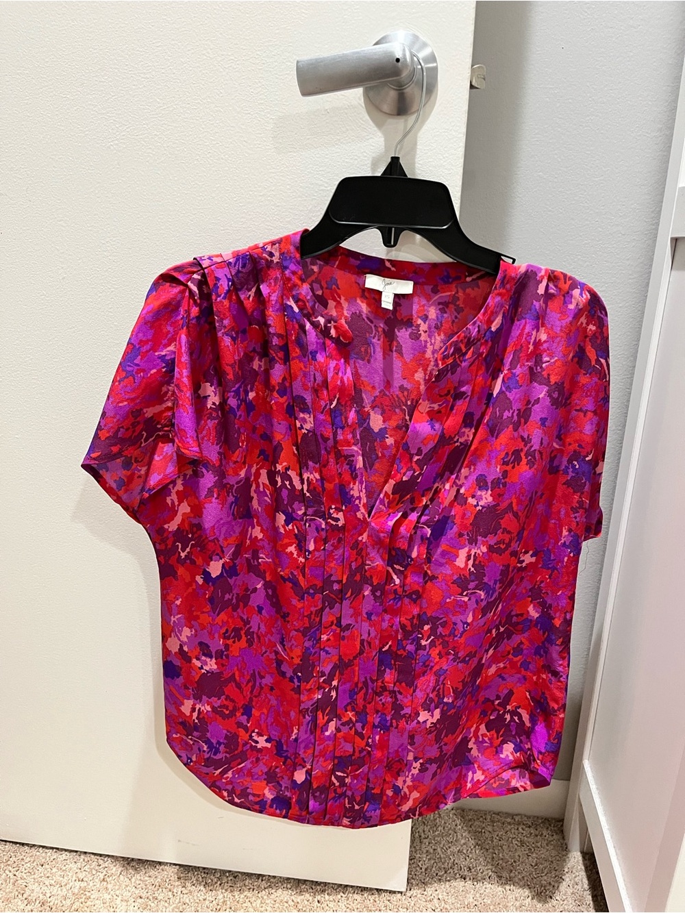 Joie XS Silk Floral V-Neck Blouse in Fuchsia & Purple